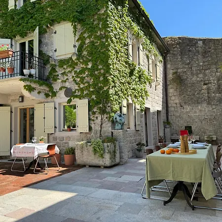 Olea Apartments In A Historic 17Th Century Palace Perast Exterior photo
