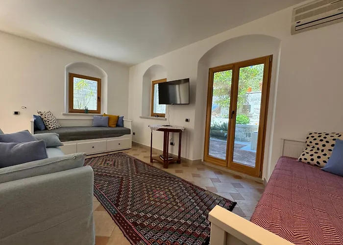 Olea Apartments In A Historic 17Th Century Palace Perast