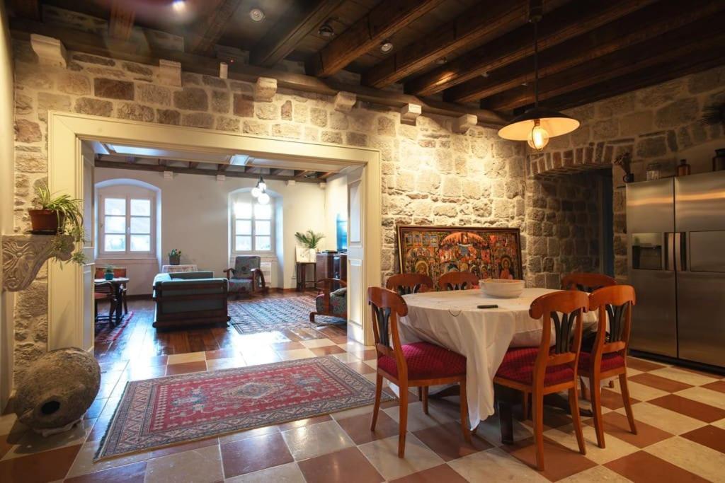 Olea In A Historic 17th Century Palace Апартаменты Пераст